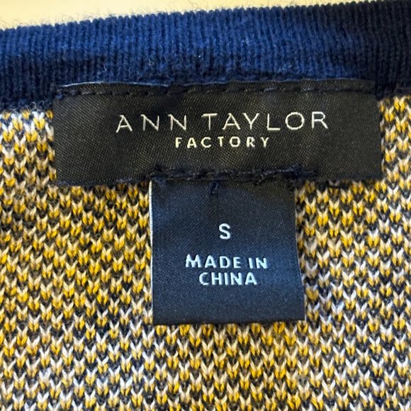 Ann Taylor Plaid Sweater Retro Style Size Small - Picture 5 of 6